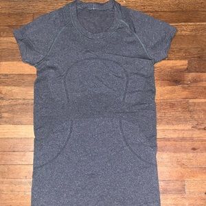 Lululemon size 4 short sleeve swiftly tech gray